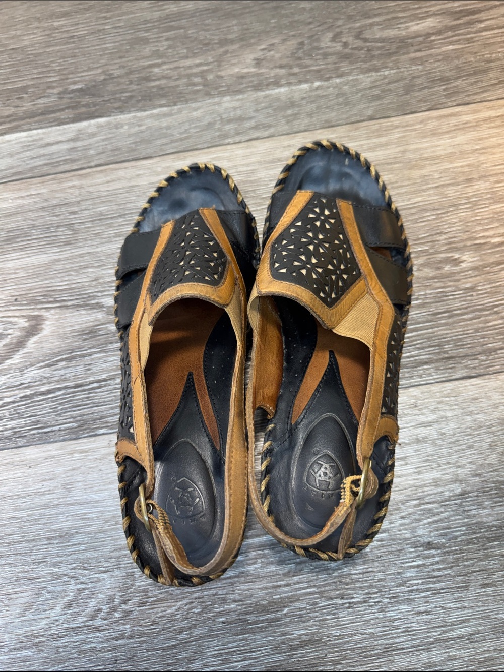 Ariat Black and Tan Laser-Cut Leather Slingback Sandals woman’s SZ 8 (h4) - Picture 4 of 7